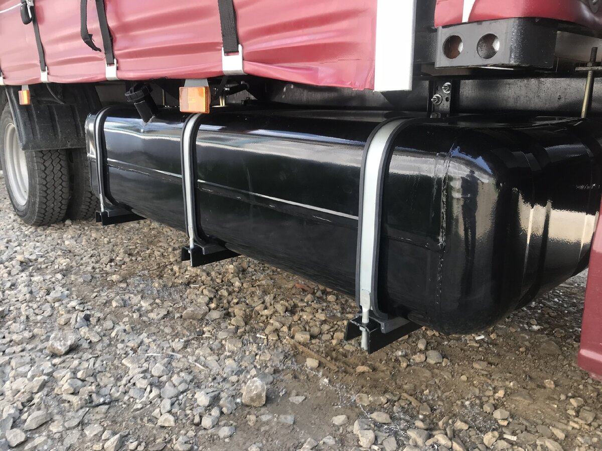 Стальной бак установленный на Газель