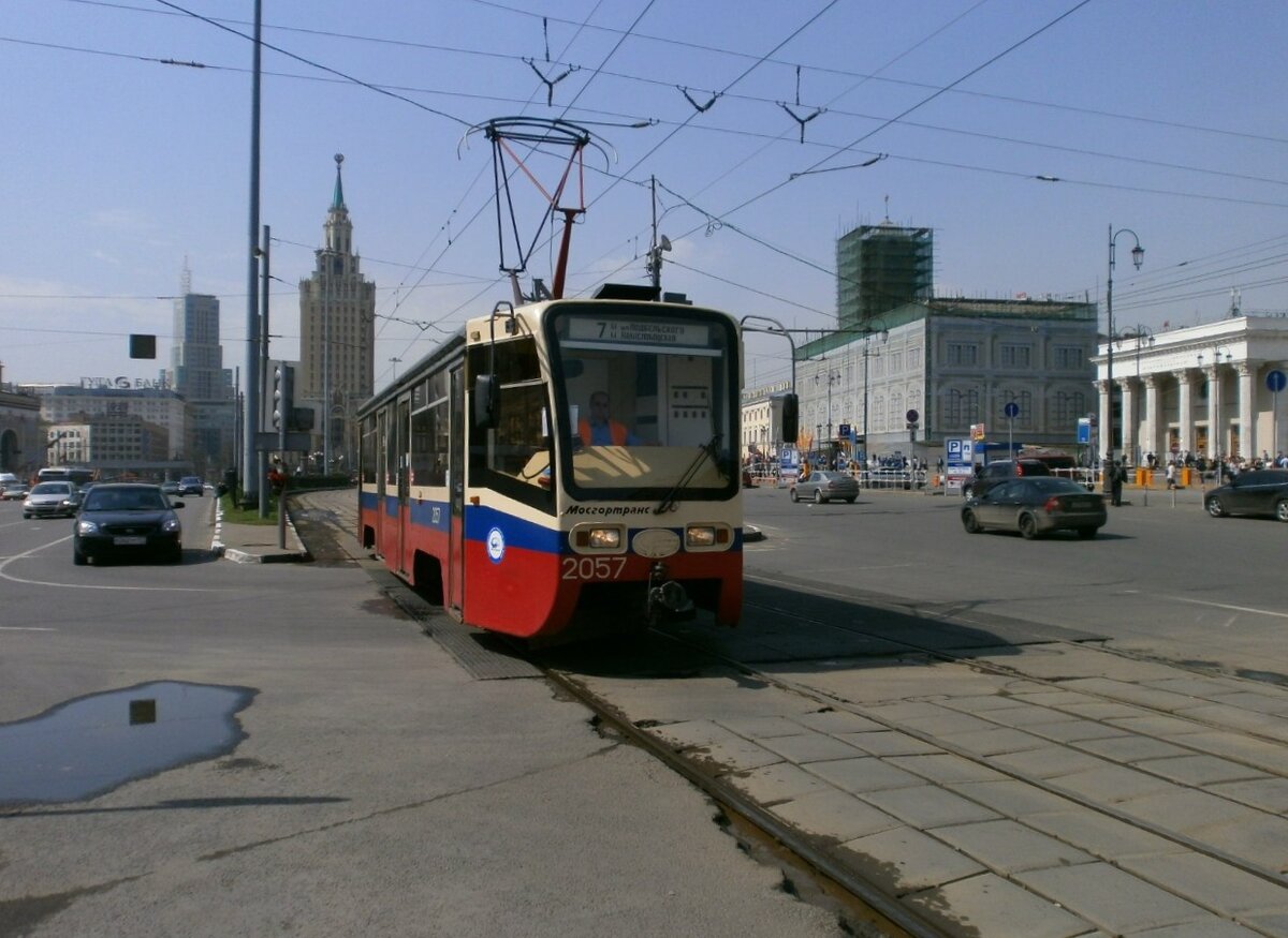 2016 г., г. Москва, Краснопрудная ул., маршрут № 7, вагон 71-619К