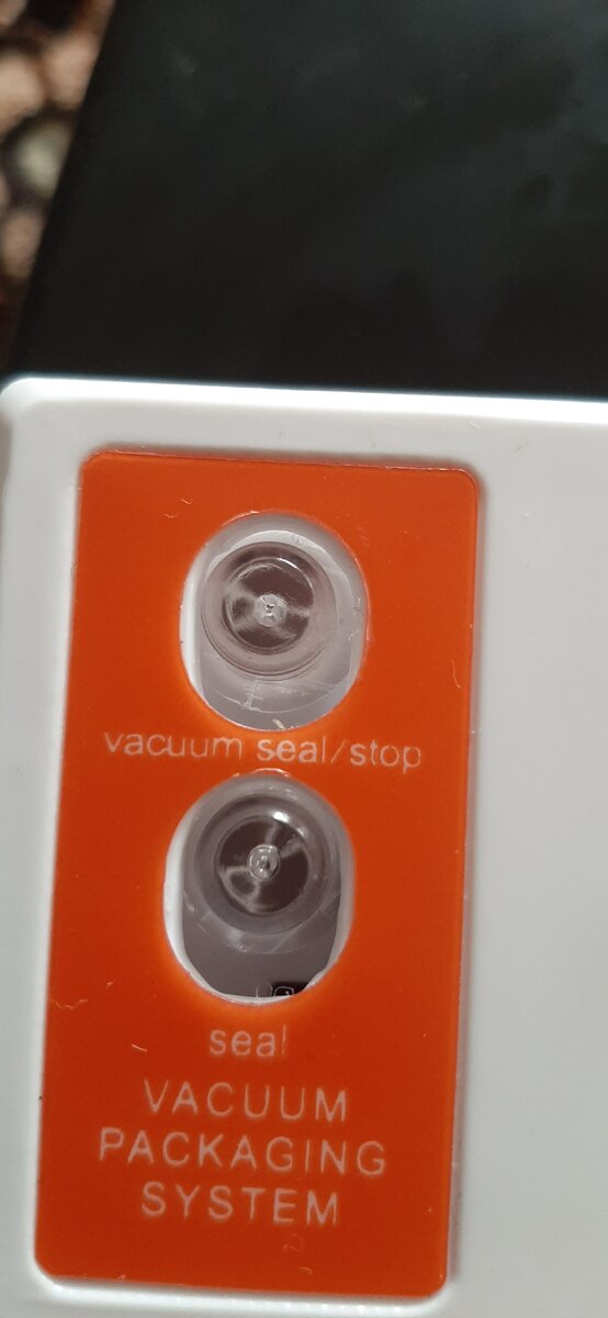 Вот две кнопочки - горят одинаково