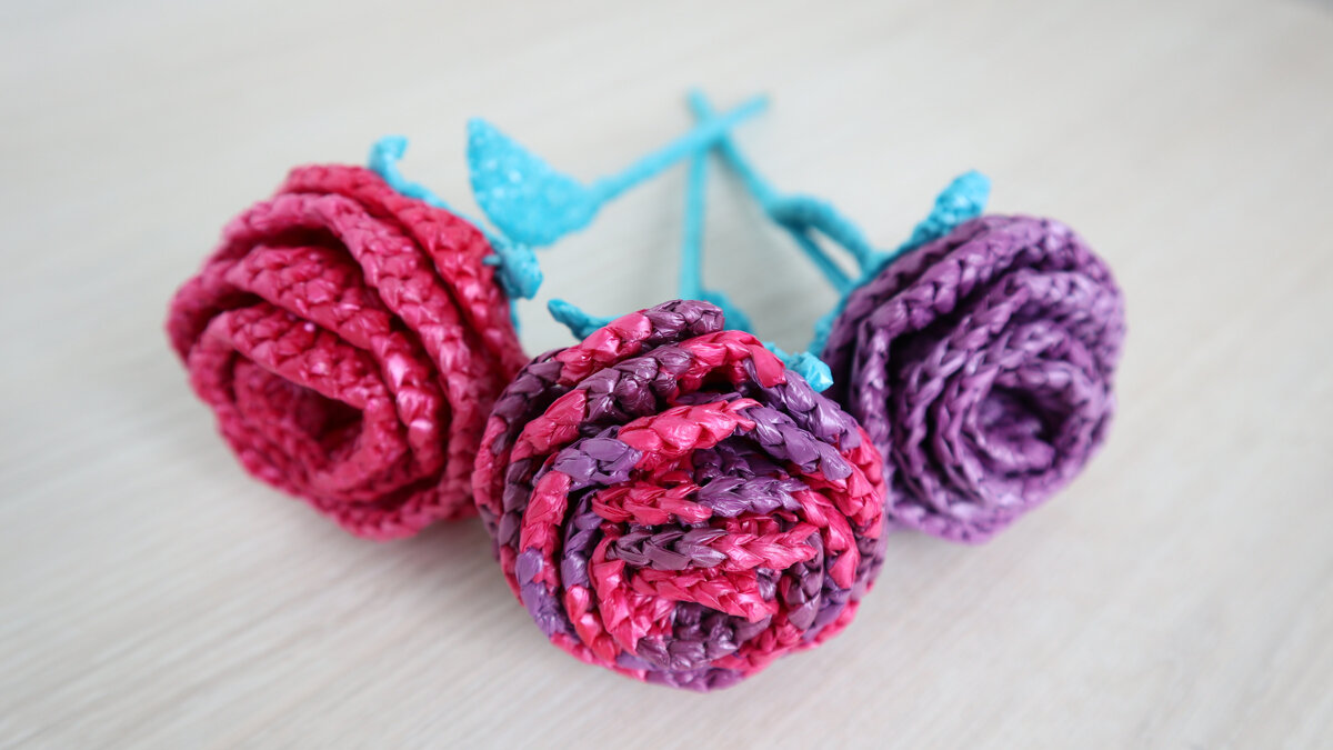 Розы крючком из пакетов