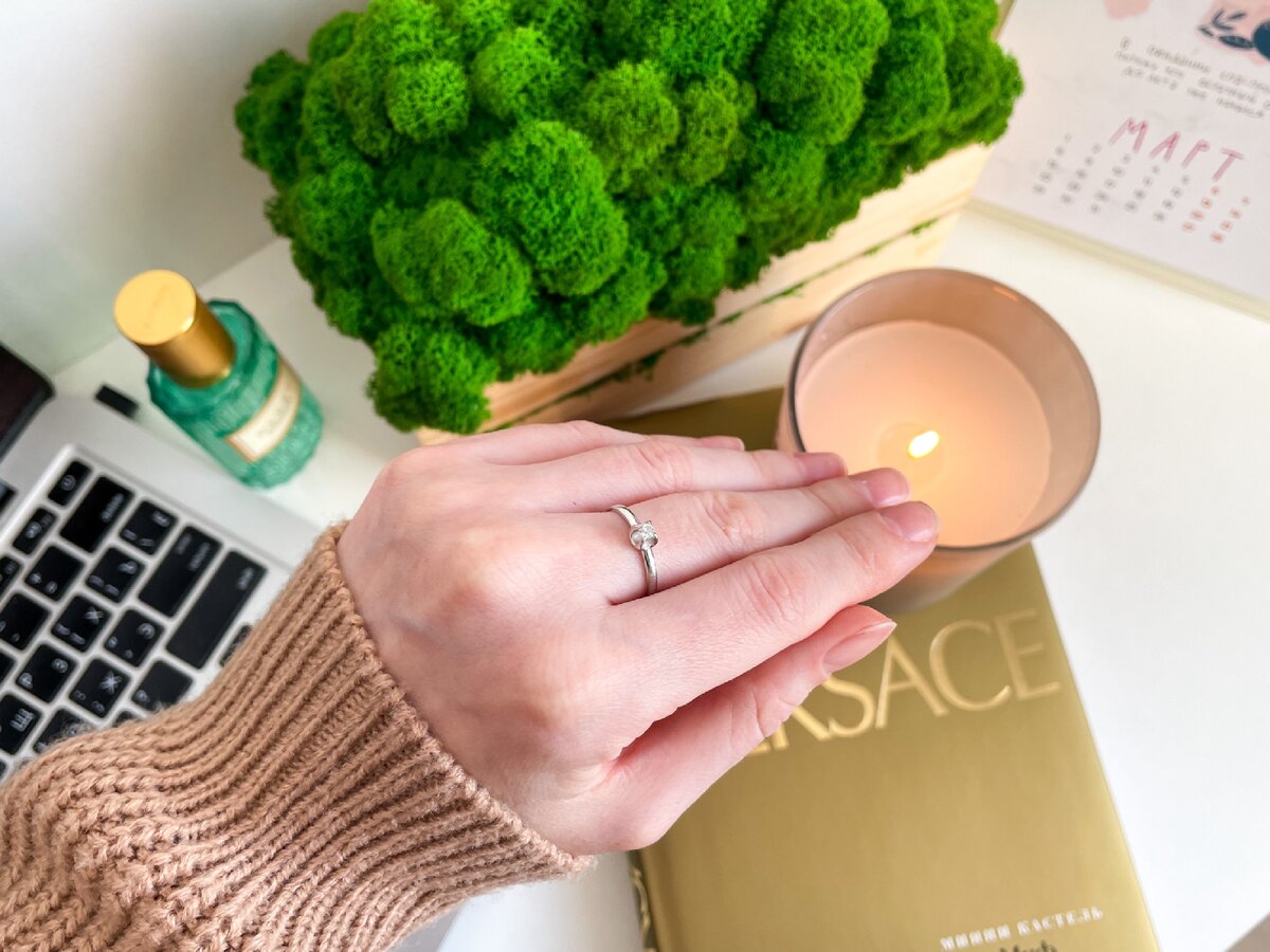 Кольца крупным планом в галерее, листайте 