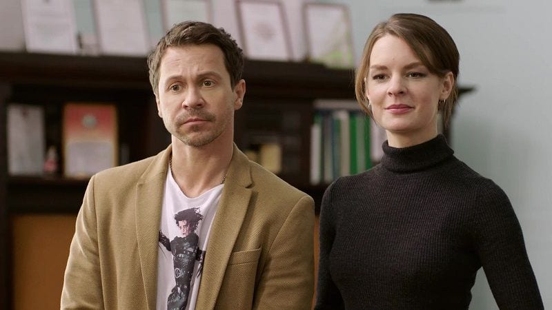 Павел Деревянко и Дарья Урсуляк в сериале «Дылды»