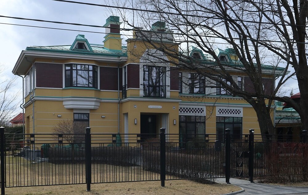 Общий вид. Главный (северный) фасад. 