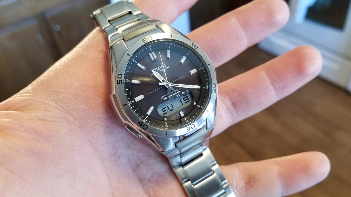 Первые часы в подборке - интересные титановые Casio Wave Ceptor WVA-M640-TD-1A