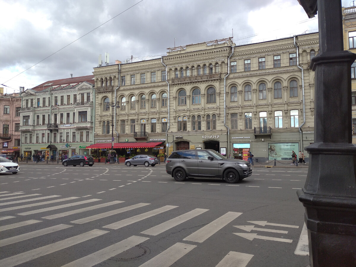 Фото из личного архива автора. 05.06.2021. На фото вид на Невский проспект.