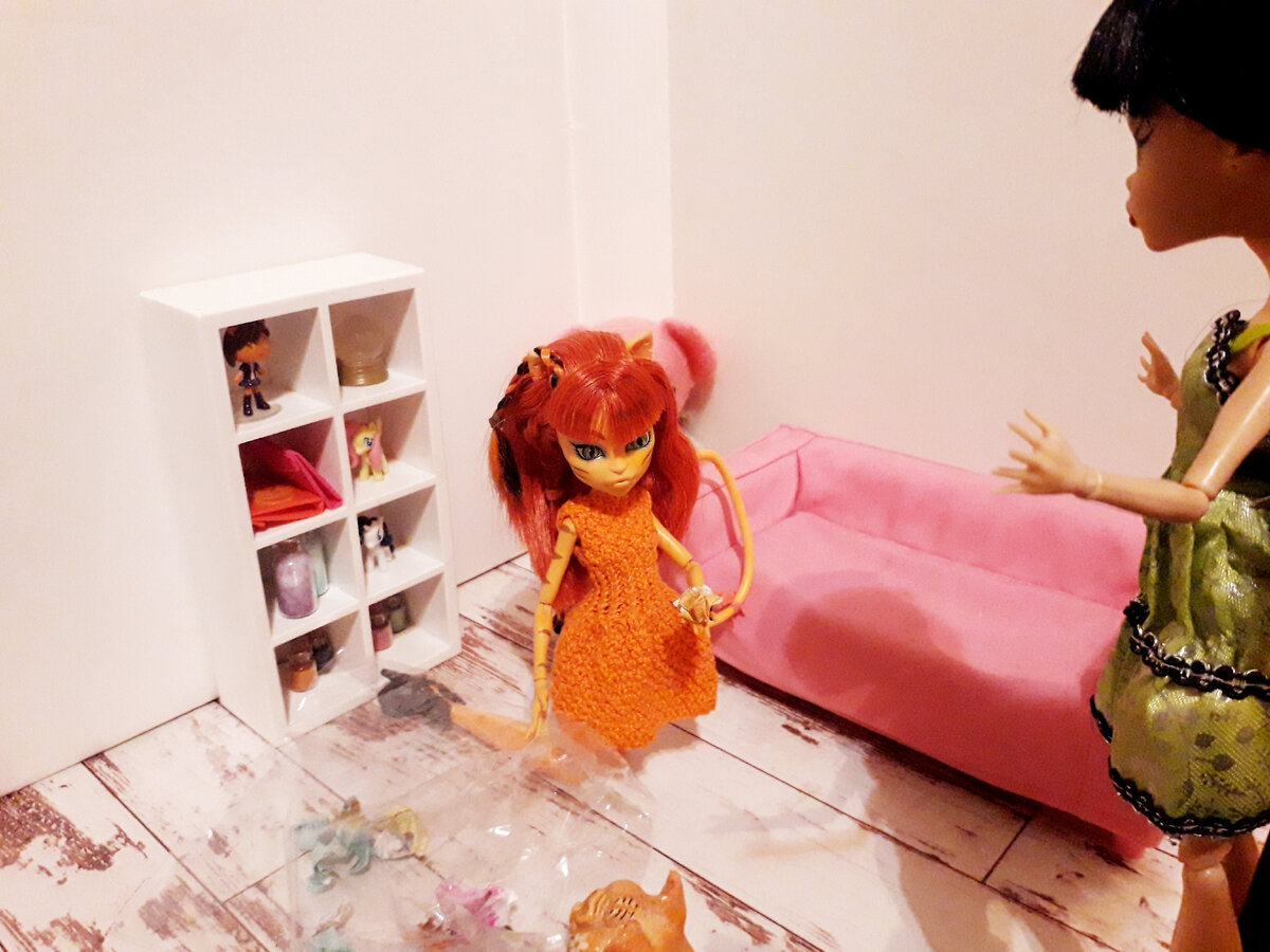 Сана делает уборку. Только авторские фото