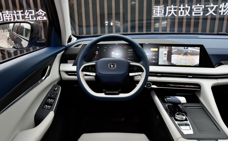 На фото: Интерьер Changan CS75 PLUS второго поколения