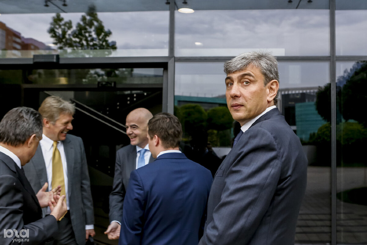 Сергей Галицкий готовится показать свой стадион Путину. фото ЮГА.ру 