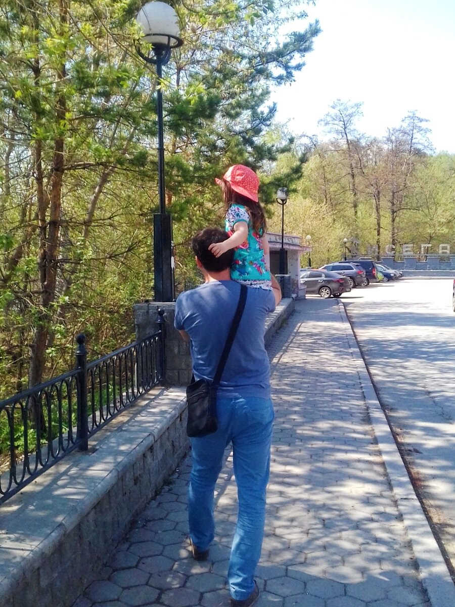 Прогулка с папой на плече