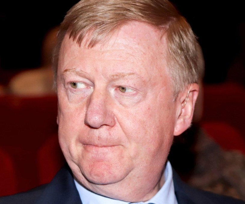     «Начали отниматься руки, ноги»: Анатолий Чубайс попал в реанимацию с редкой болезнью