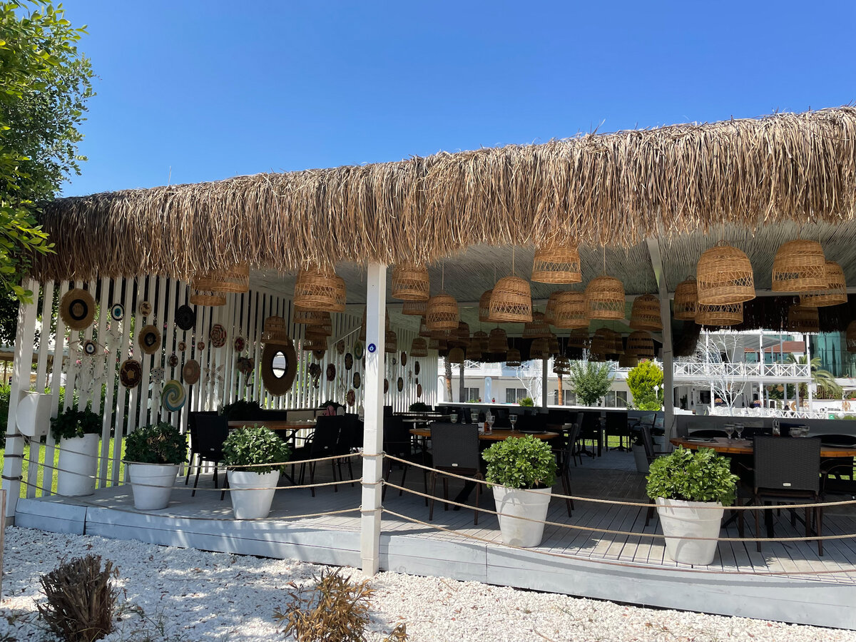 Кафе на пляже, Ичмелер