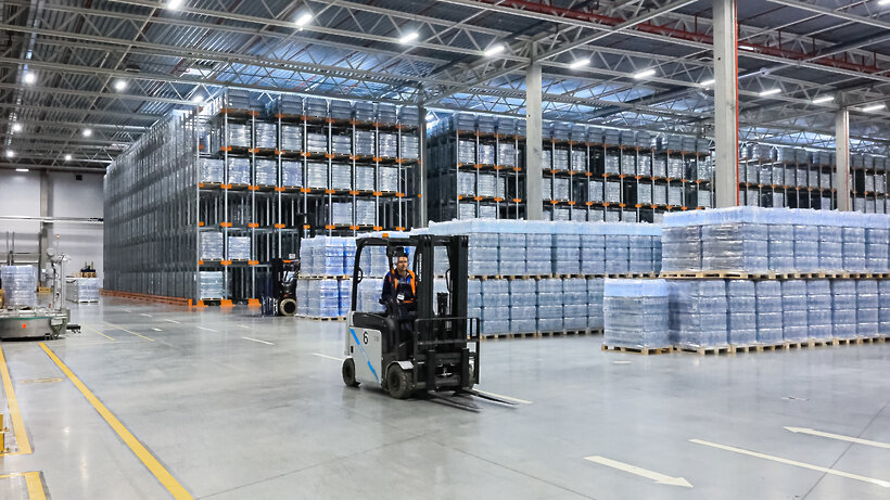 цех завода. завод святой источник. завод св. ппм бутилированной воды. залегощенский завод воды.