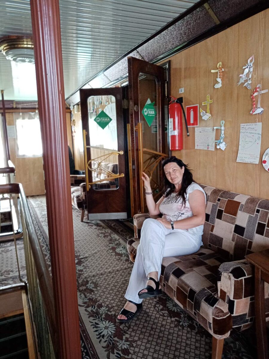 Сидя на диванчик, чувствую себя совсем как дома☺️