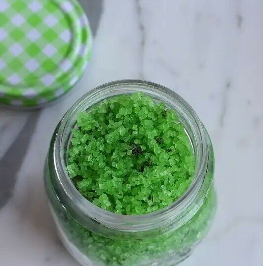 Научили готовить мятный сахар - это лучше, чем сушить мяту. Как свежая - всю зиму с вкусным мятным чаем. Всего 5 минут - и никаких хитростей