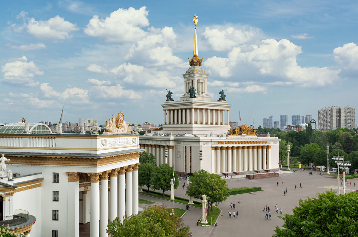 Онлайн-выставка "Монументальная геометрия: ВДНХ" с фотографиями известного российского фотографа Михаила Киракосяна открылась на сайте ВДНХ, сообщила пресс-служба выставки.-8