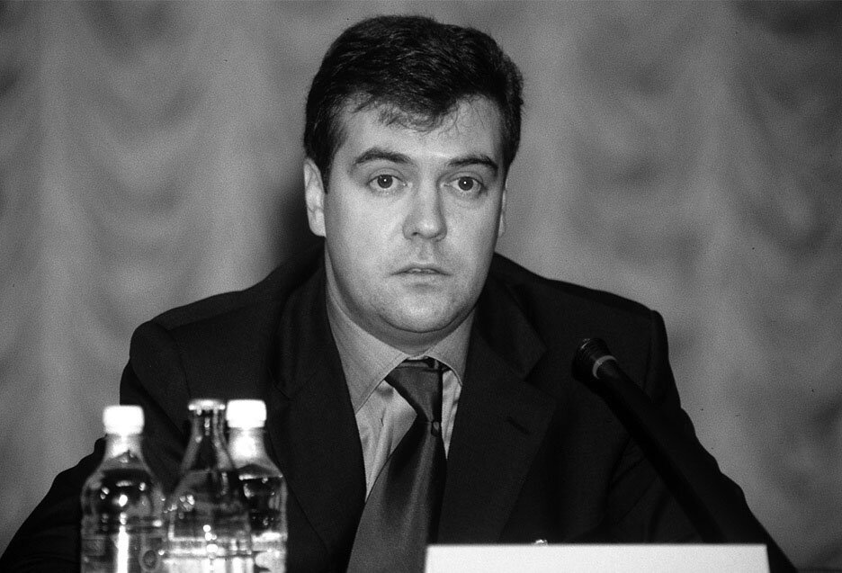 Послезнание нам говорит, что события 19-21 августа 1991 года были первой оранжевой революцией на территории СССР с помощью которой буржуазно-националистические силы, ориентированные на Запад...-4