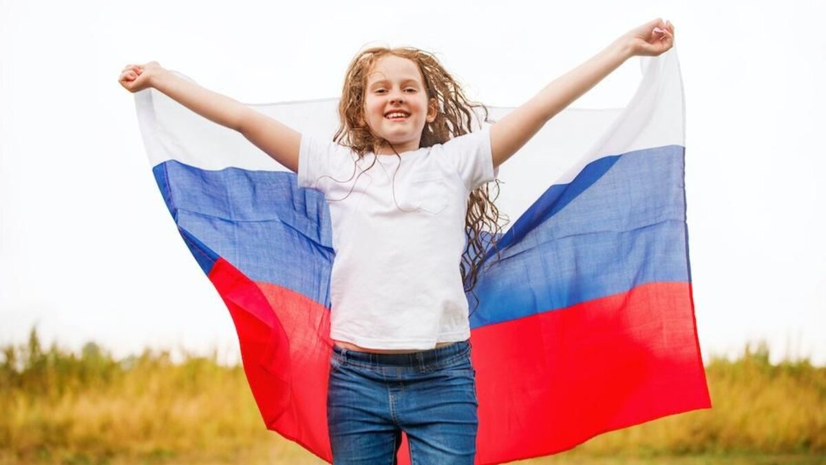 Источник изображения: photoby.ru/флаг-россии-фото-картинки-для-детей/