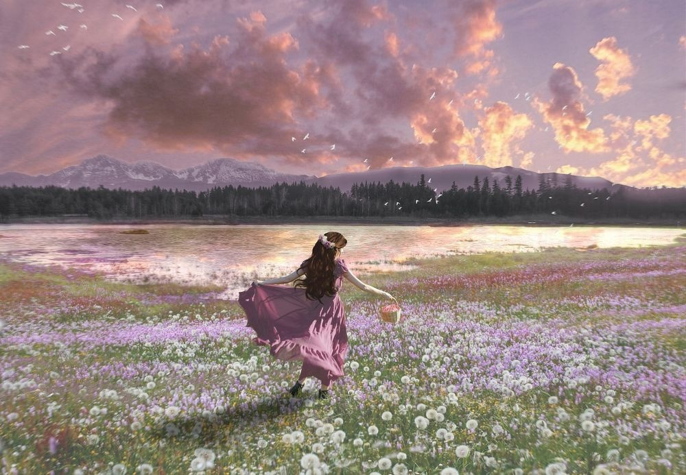Земля позабытая. Девушка в поле. Девушка бежит по полю. Девушка на рассвете. Девушка в цветочном поле.
