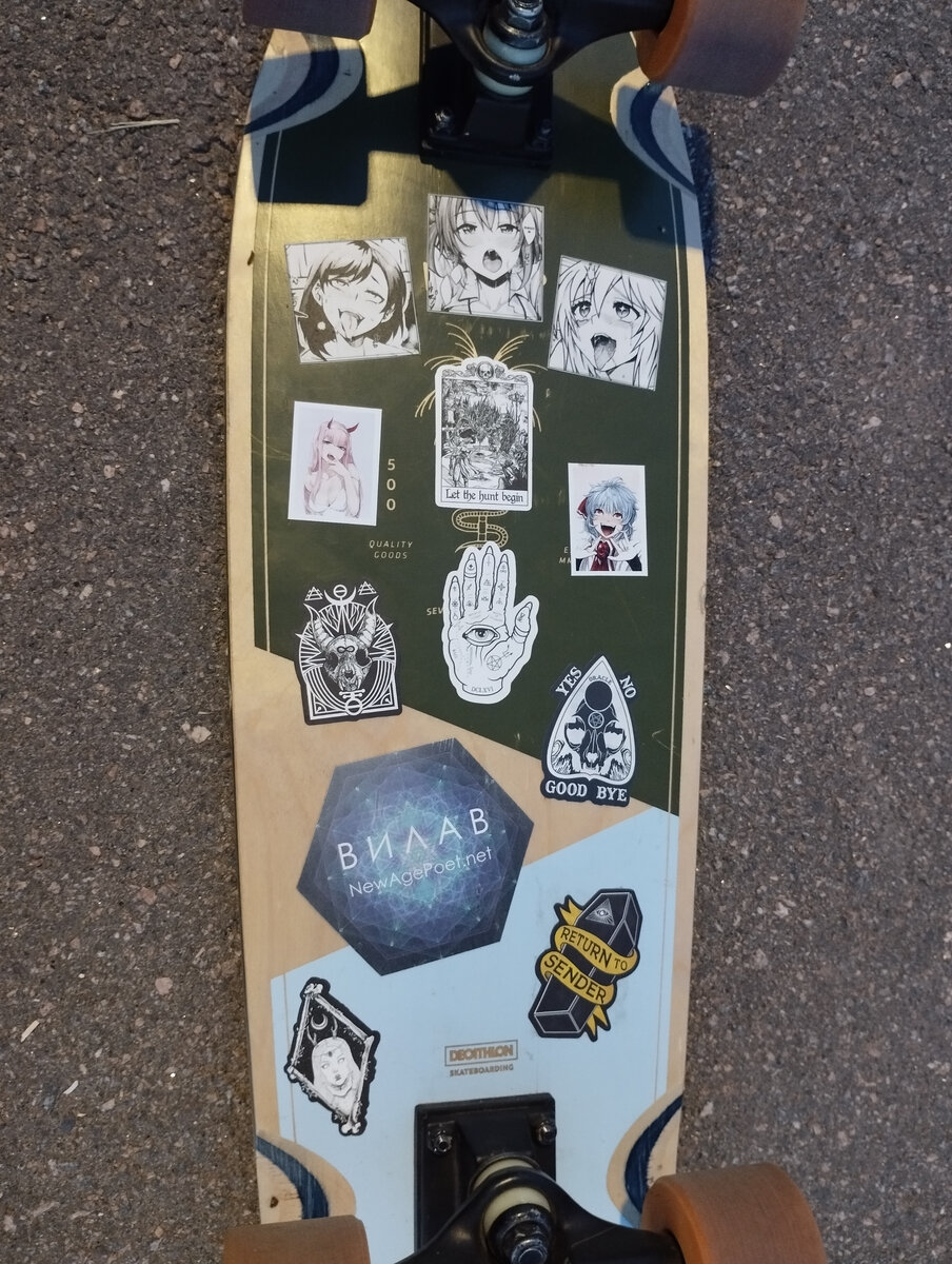 Круизёр тоже относится к лонгбордам, так как имеет большие колёса (в отличие от скейта). Отличный вариант как запасная доска для небольшой поездки по центру города. 