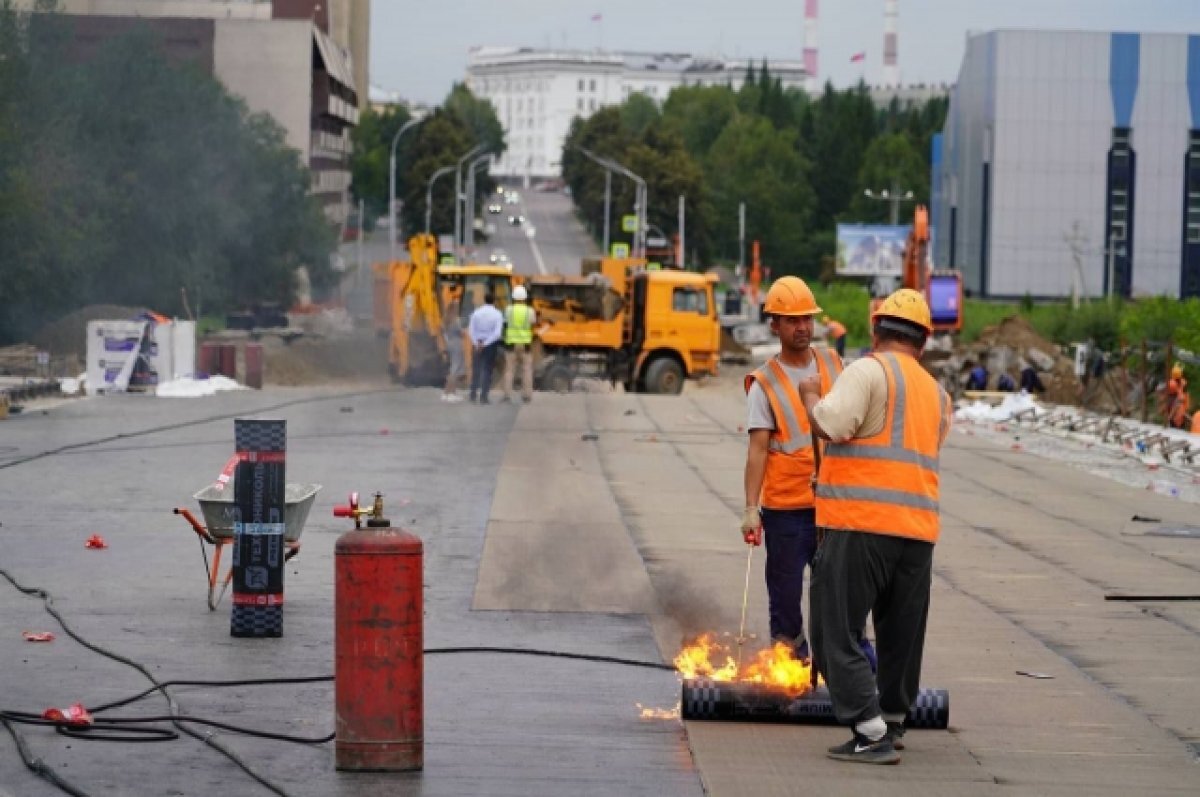    Мост обещали открыть уже в сентябре.