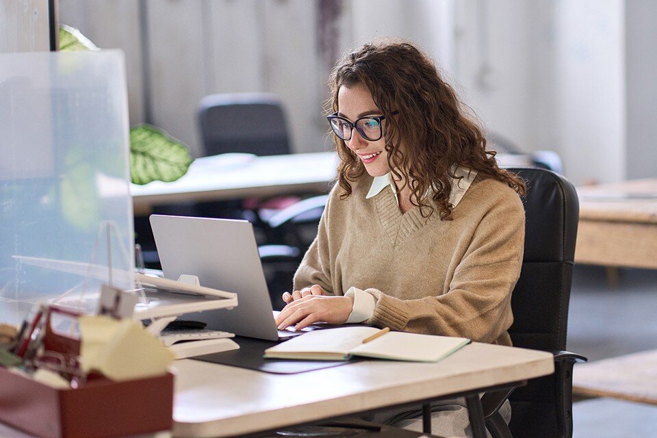    Если в начале 2021-го среднее значение в разделе «Работа для студентов и стажировки» составляло около 42 тысяч рублей, то к концу 2022-го уже 60 тысяч Shutterstock