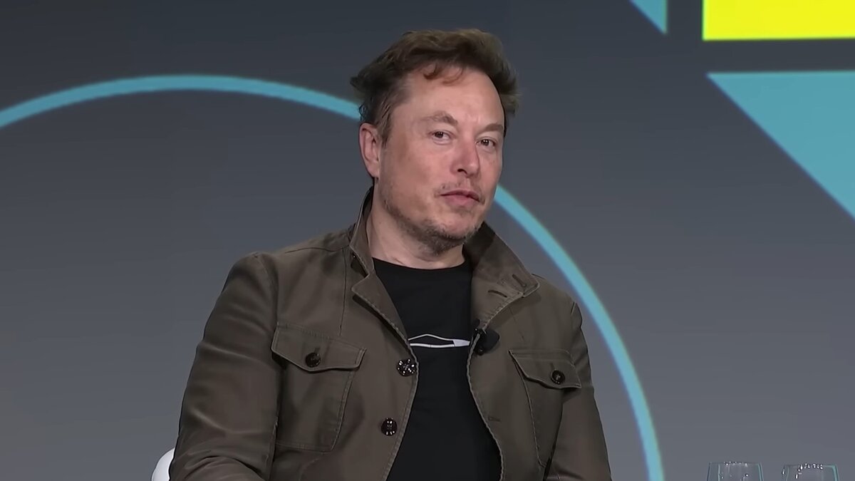     Предприниматель в начале 2000-х годов приезжал в Москву на встречу с группой российских бизнесменов. Он хотел договориться о покупке ракет, но сделка так и не состоялась.