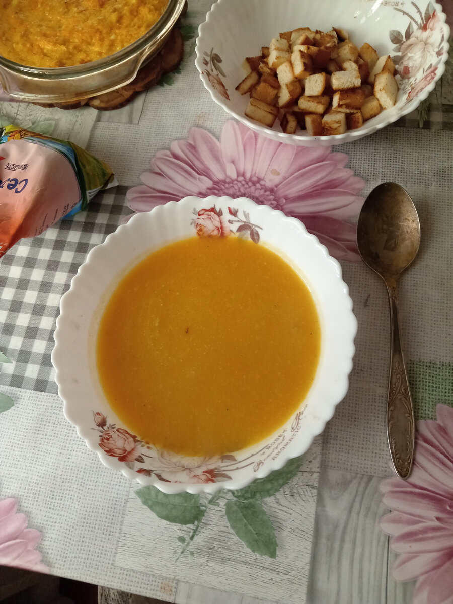 Мой суп без сливок, чуть молочка, со сливками более светлый