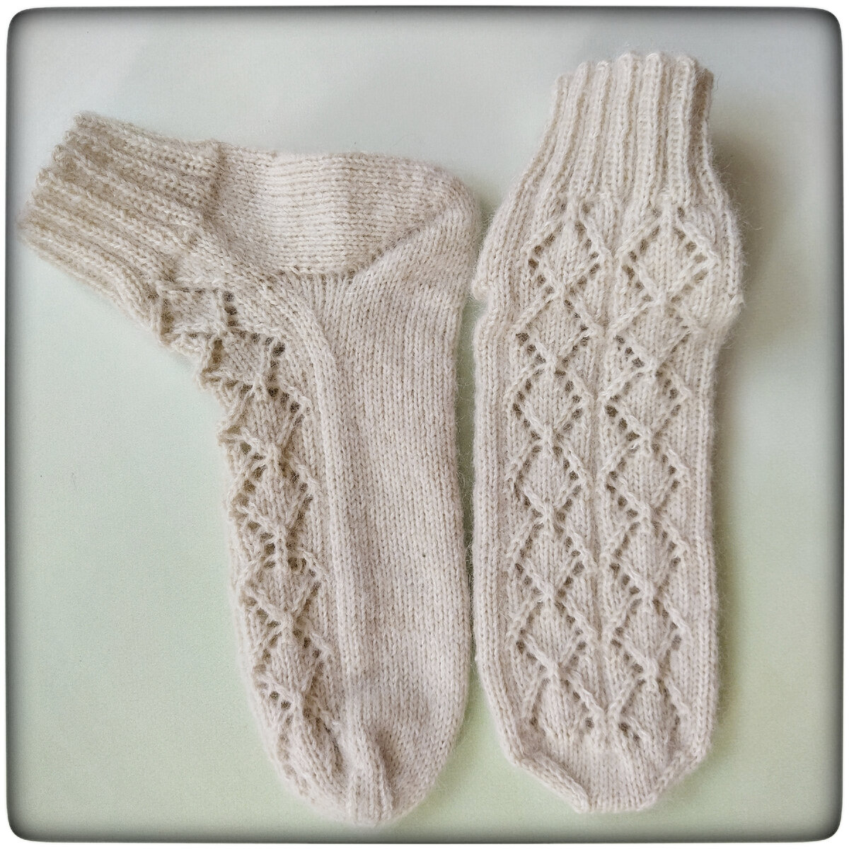 Носочки с добавлением белой нити мохера на шёлке