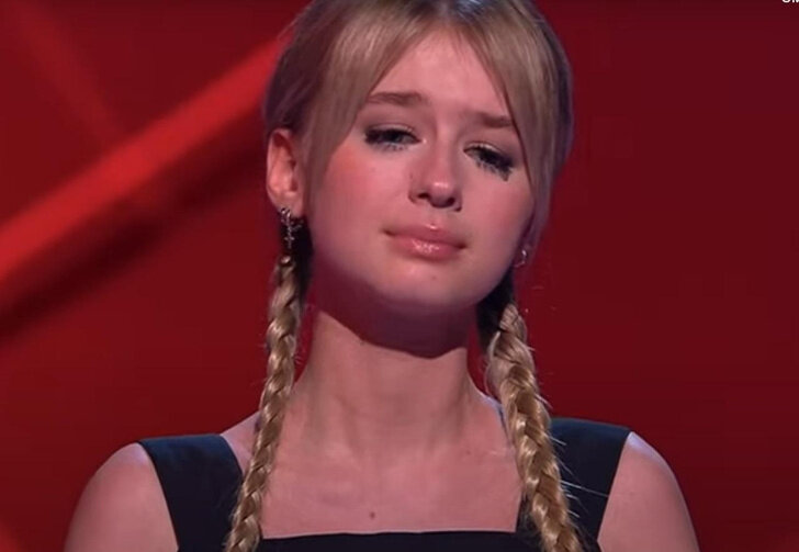 Повзрослевшая Ярослава Дегтярева на программе шоу "Голос". Фото из сетей интернета