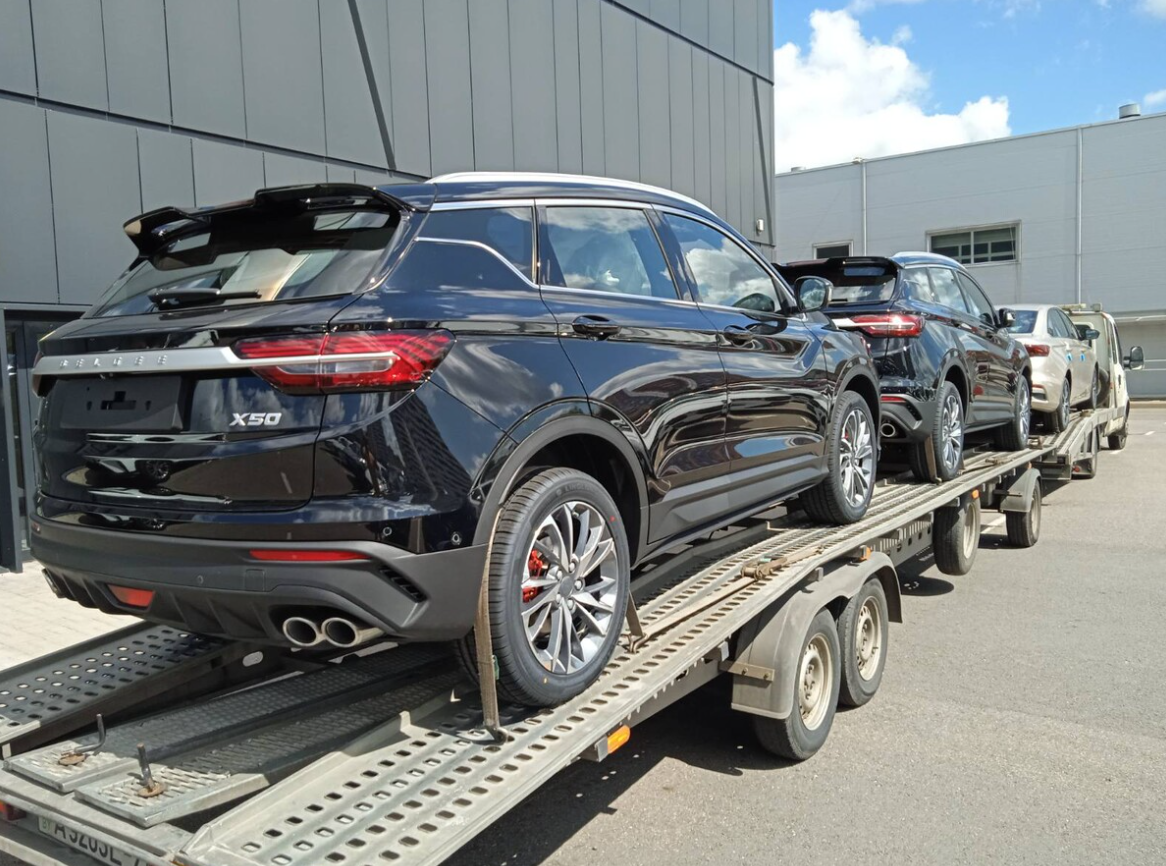 Пару месяцев назад в Белоруси начали выпускать свой первый легковой автомобиль под маркой BelGee. Теперь же этот автомобиль добрался и до нас, но будут ли его покупать у нас?