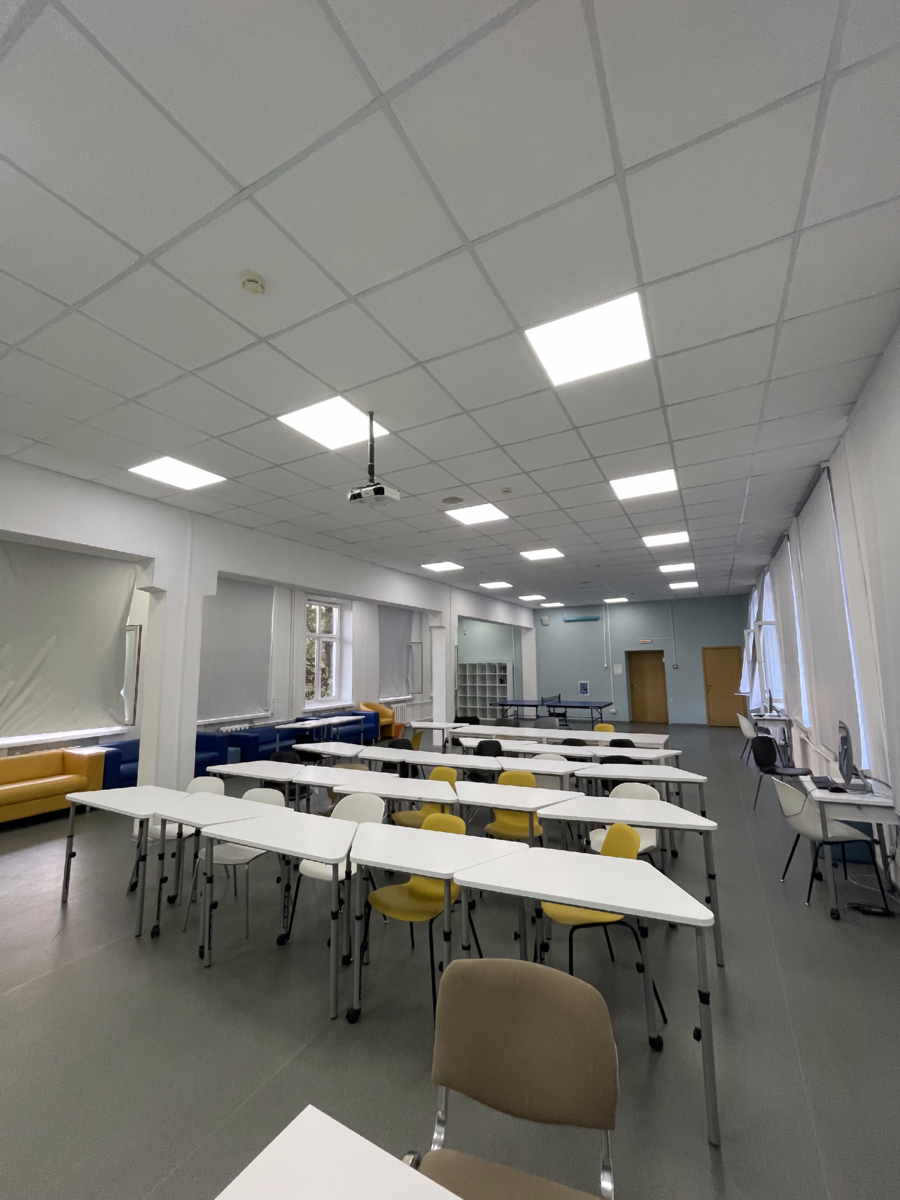 Здание и классы Лицея НИУ ВШЭ для 8х классов. По адресу: Лялин переулок, д. 3А 