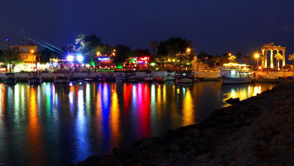 ночной сиде турция. храм аполлона в сиде. ночной сиде. ночная анталия. храм аполлона в сиде ночью.