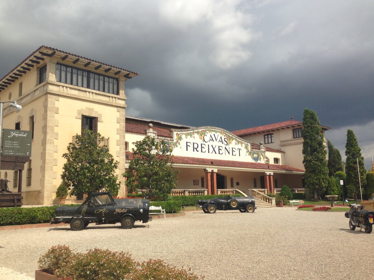 Очень миленький и уютный внутренний дворик