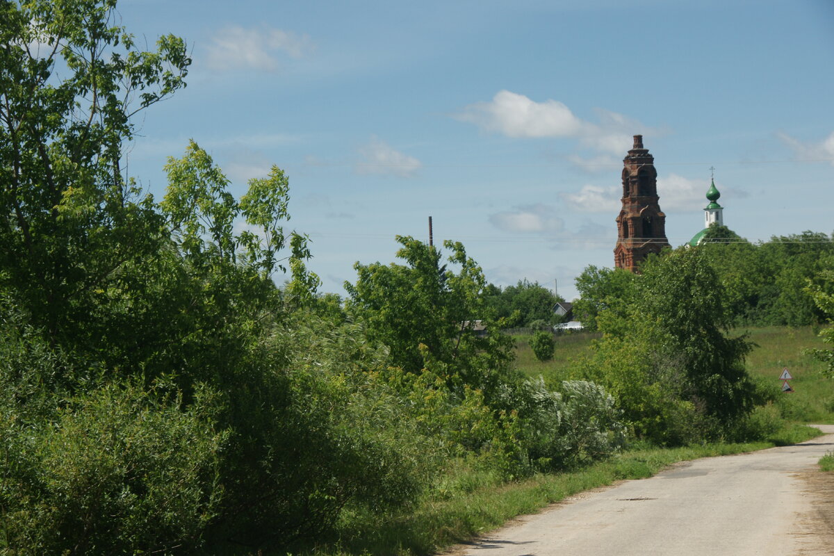 Фотка сделана мной в селе Сергиевы Горки Вязниковского района Владимирской обл. Дело происходило где-то неподалёку от этого места.