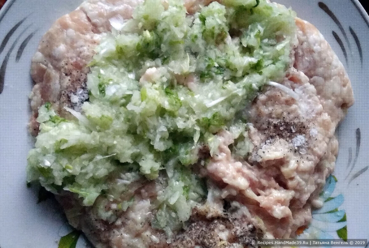 Фарш для начинки беляшей.