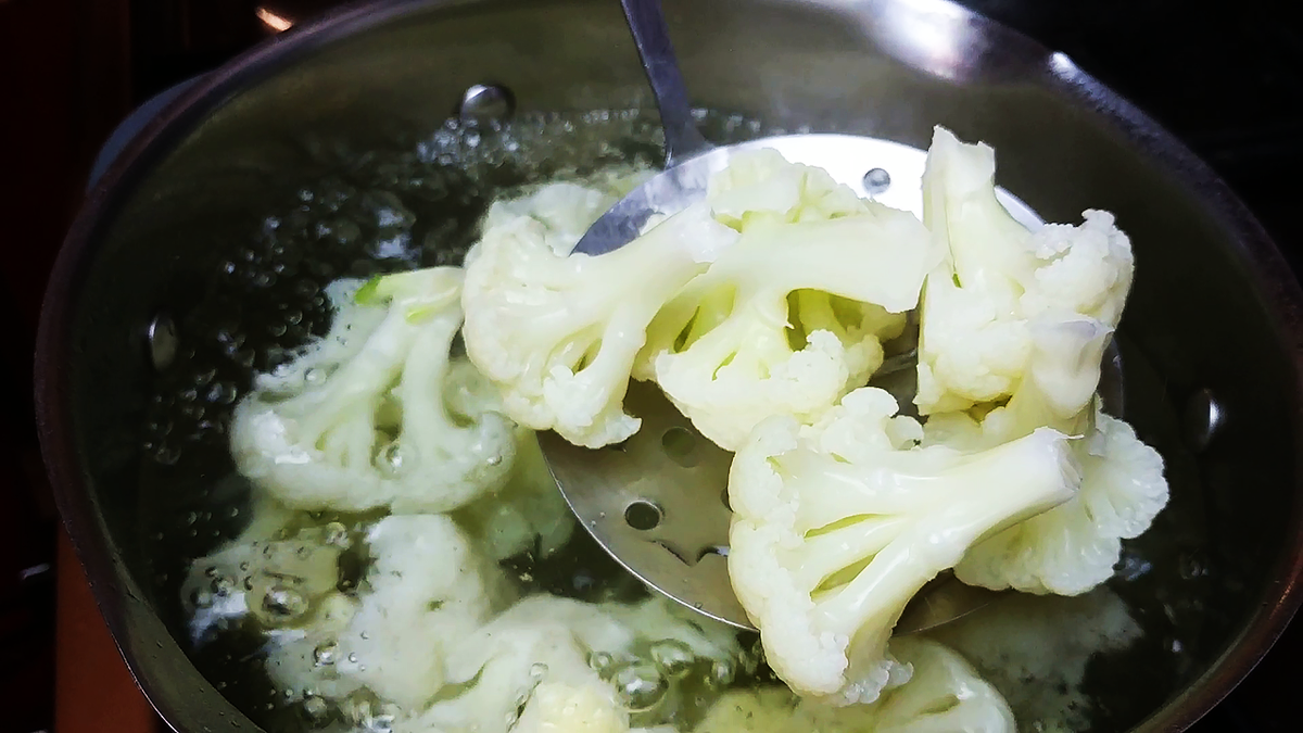 Как просто и вкусно приготовить цветную капусту, чтобы она была нежная, сливочная и ароматная.