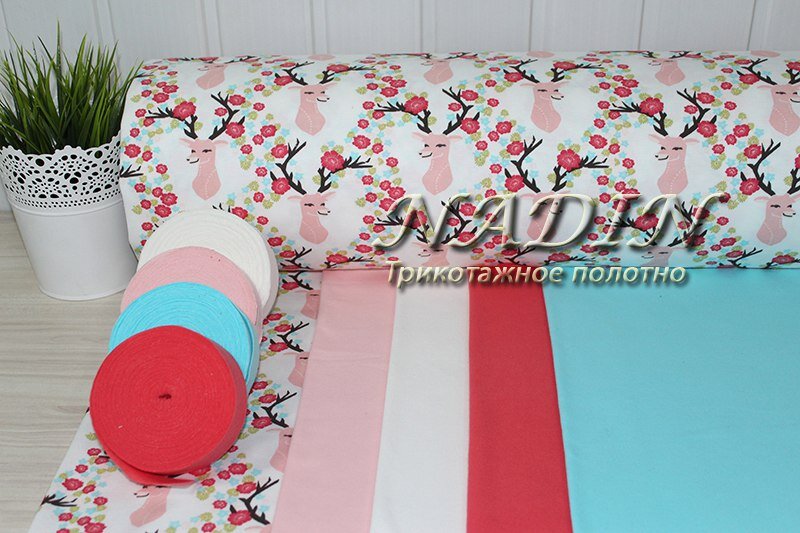 Вот так выглядит страница с предложением ткани. Несколько вараинтов расцветок, которые сочетаются  между собой. 