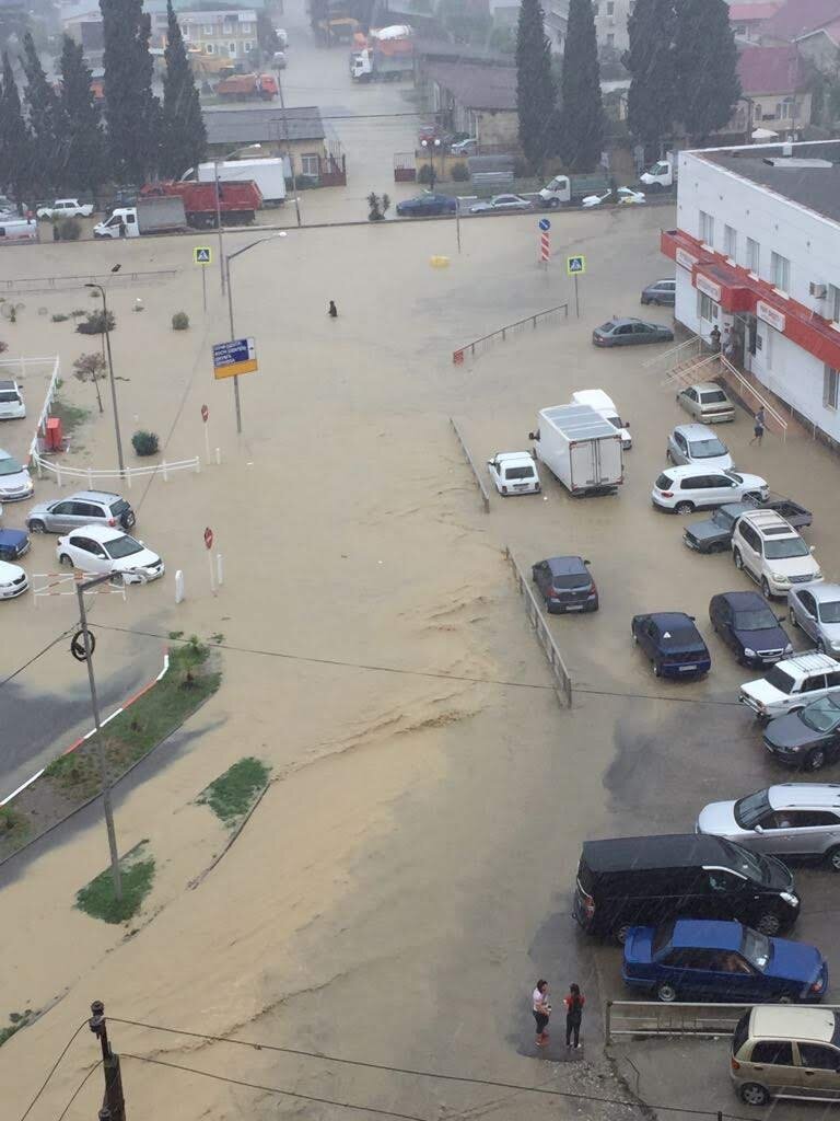 Сразу извиняюсь за качество фото,все фото сделаны на телефон,и когда нас топит очередной весенний дождик вся информация о ситуации в городе передается по всем мессенджерам.