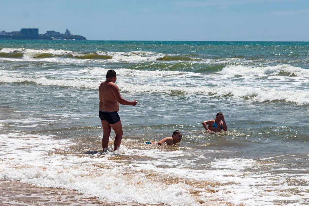 Вода в джемете сейчас. Как надо купаться в море. В море полуденном что это значит. В море значит дома.