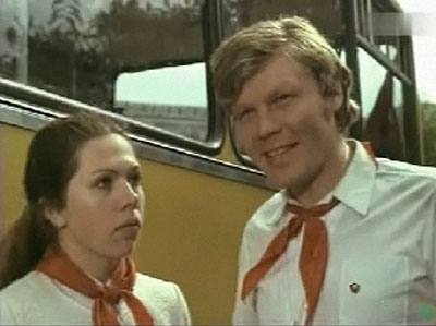 Виктор Мамаев и Елена Папанова в фильме «Три весёлые смены». Кадр из фильма