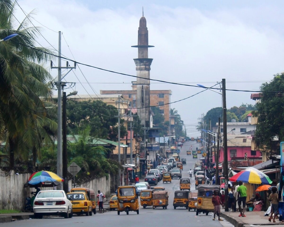 Тук-тук на улицах Монровии