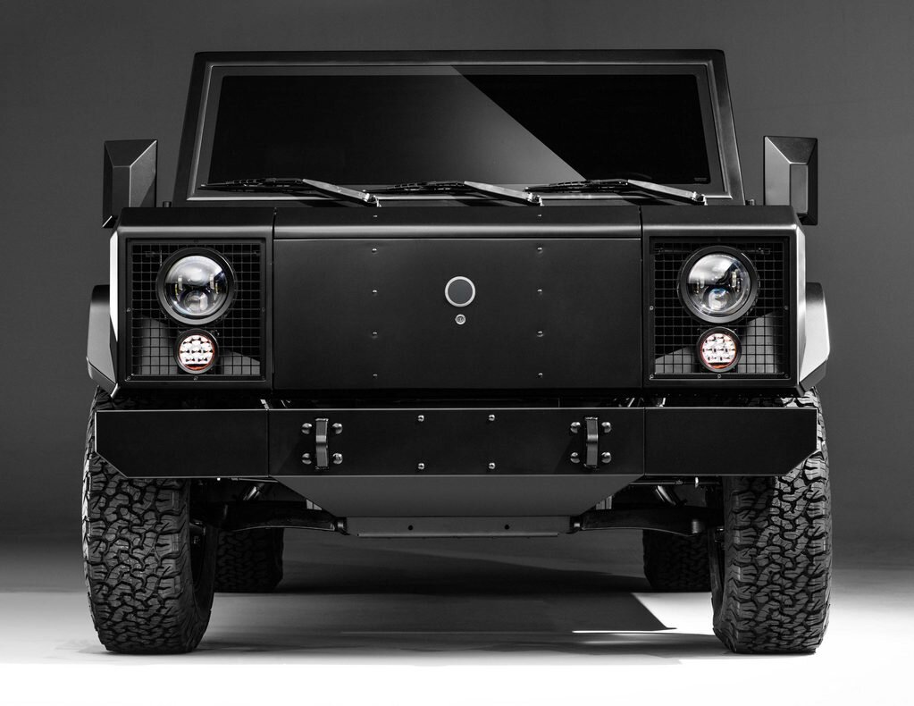 Функциональный дизайн B1 перекликается с Jeep Wrangler, LR Defender и Hummer H1, но о каких-то прямых заимствованиях говорить не приходится. 