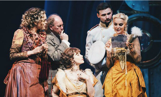 Екатерина в театре