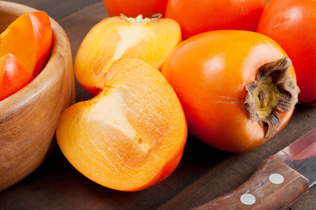 Вместо дорогущих витаминов: почему сейчас нужно непременно включать в рацион хурму?