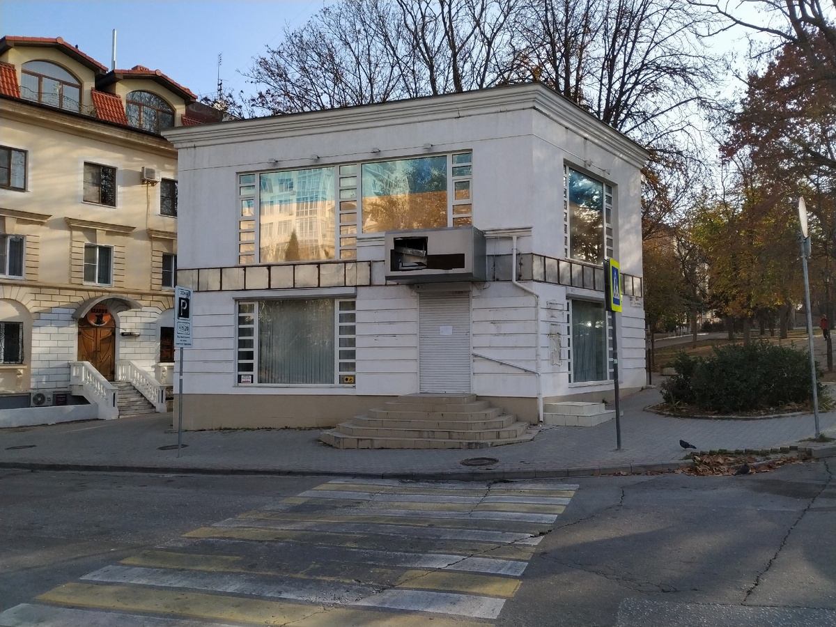  Закрытое отделение Генбанка возле центрального рынка