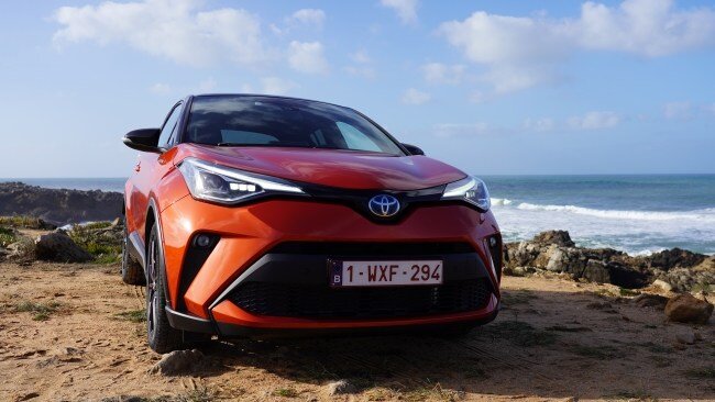 Toyota C-HR бампер и противотуманные фары