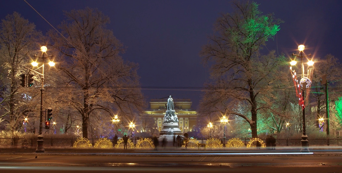 Площадь Островского