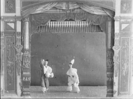 "Играющие в мяч клоуны" примерно  1906 год