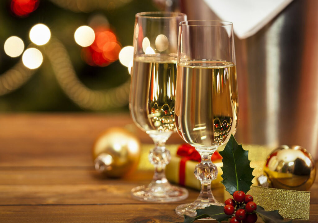 Как появилась традиция пить шампанское на Новый год