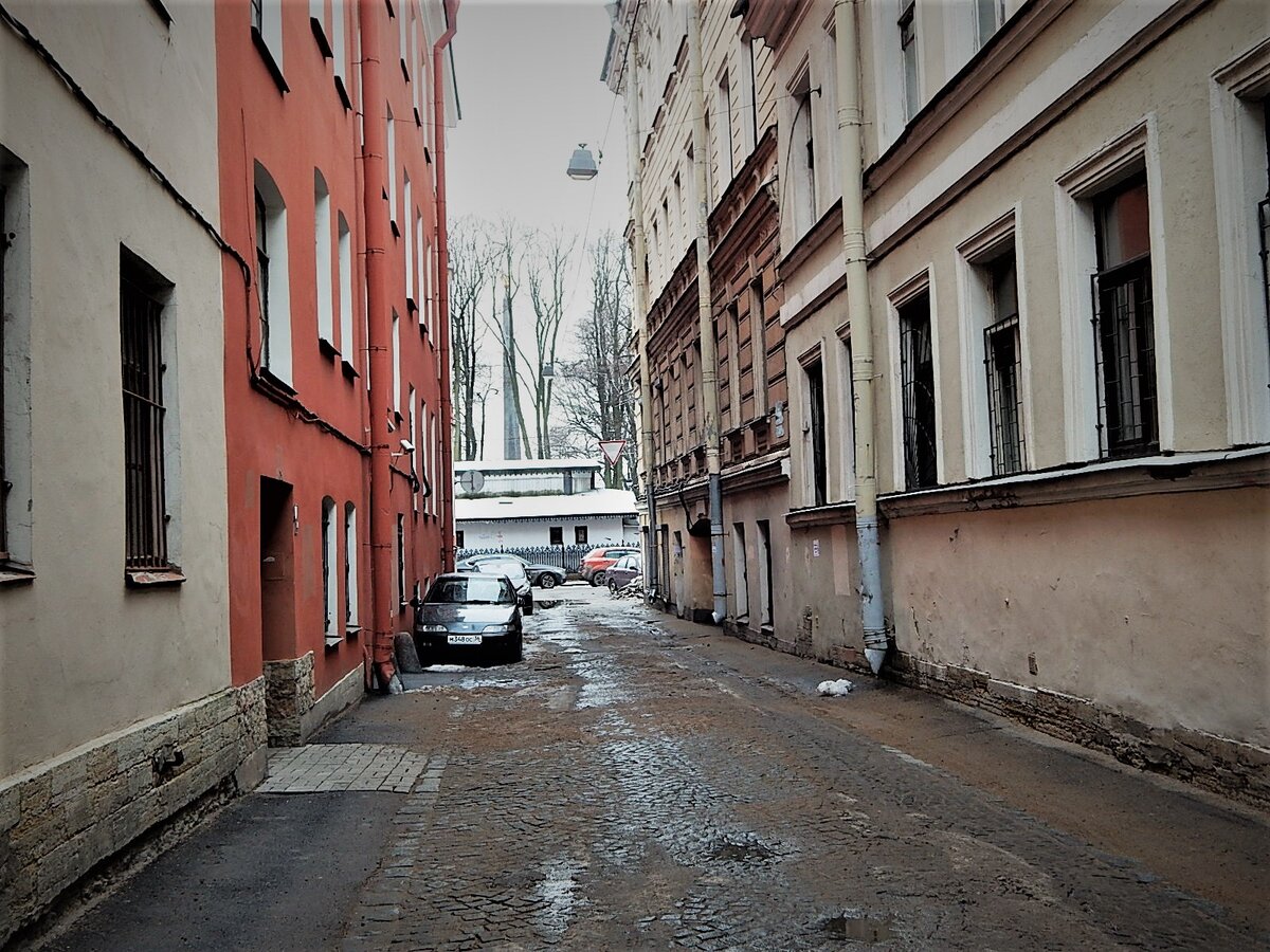 Самая узкая улица в Санкт-Петербурге. | ПОЕЗДКИ в Петербург ☔и не только |  Дзен